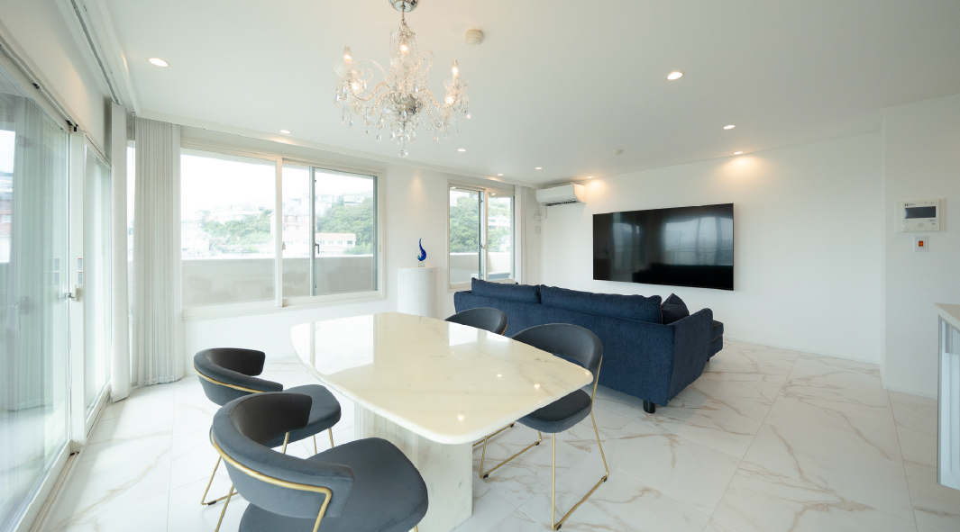 海の近くのリゾートホテルライク